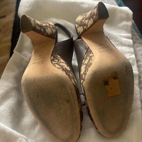 Shoes - Picture 7 of 8